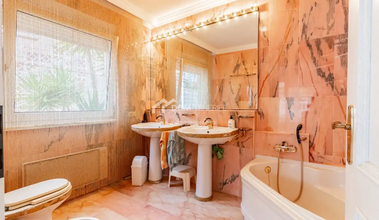 Baño de Casa o chalet en venta en Arona con Terraza, Piscina y Amueblado
