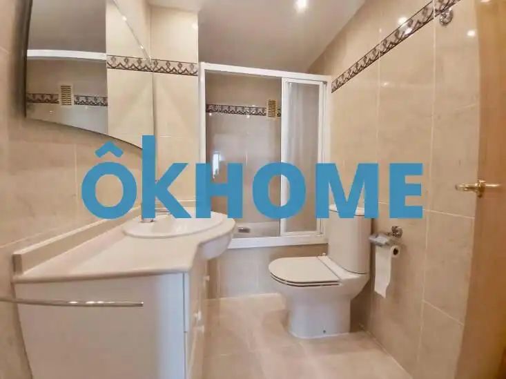 Baño de Piso de alquiler en Valencia con Aire acondicionado, Jardín privado y Terraza