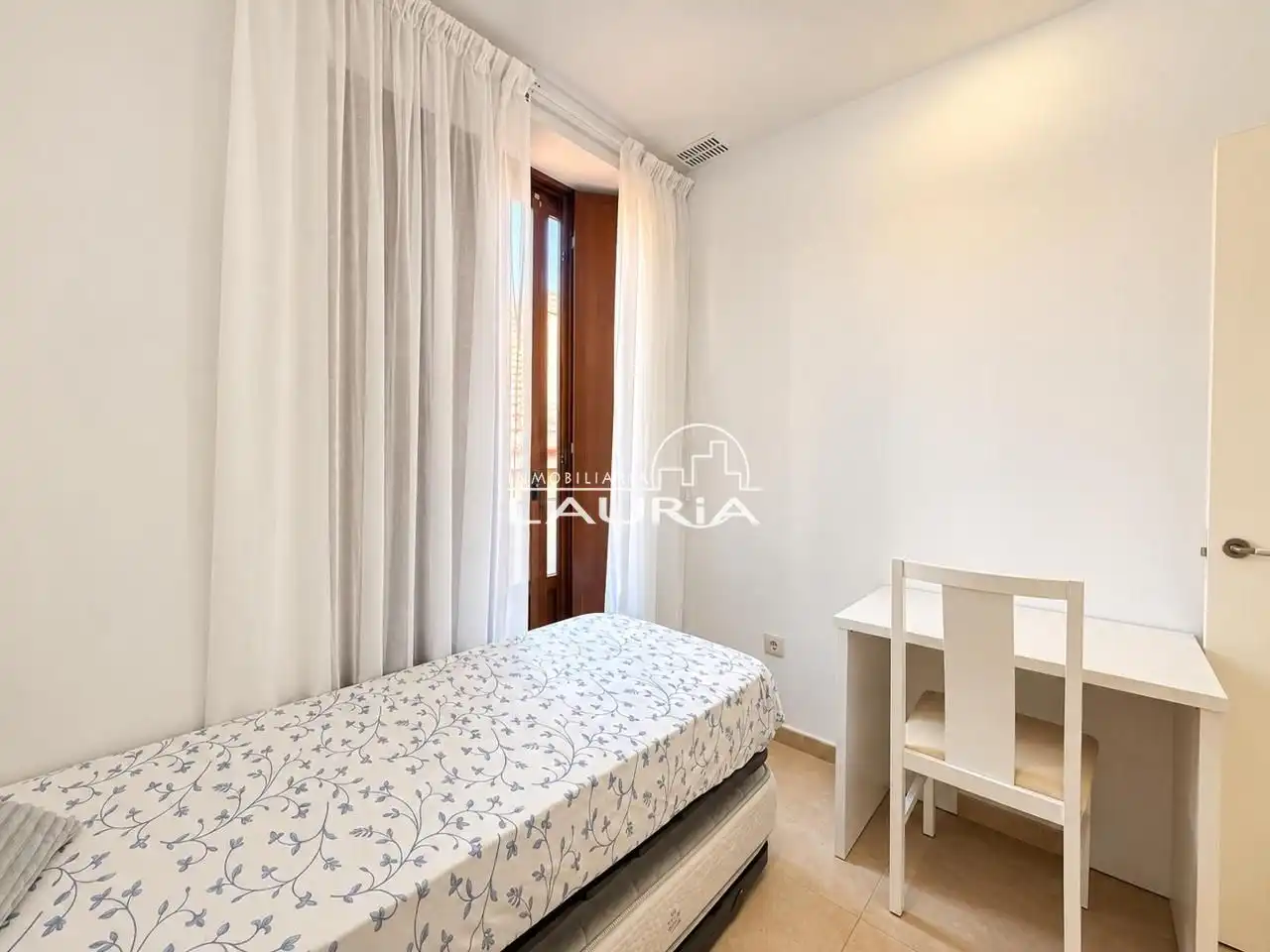 Bedroom of Flat for rent in Valencia  with Air Conditioner, Heating and Storage room