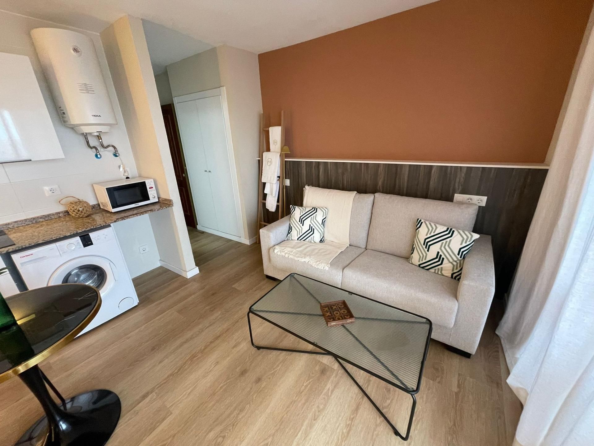 Sala d'estar de Estudi en venda en Benidorm amb Calefacció, Terrassa i Piscina comunitària