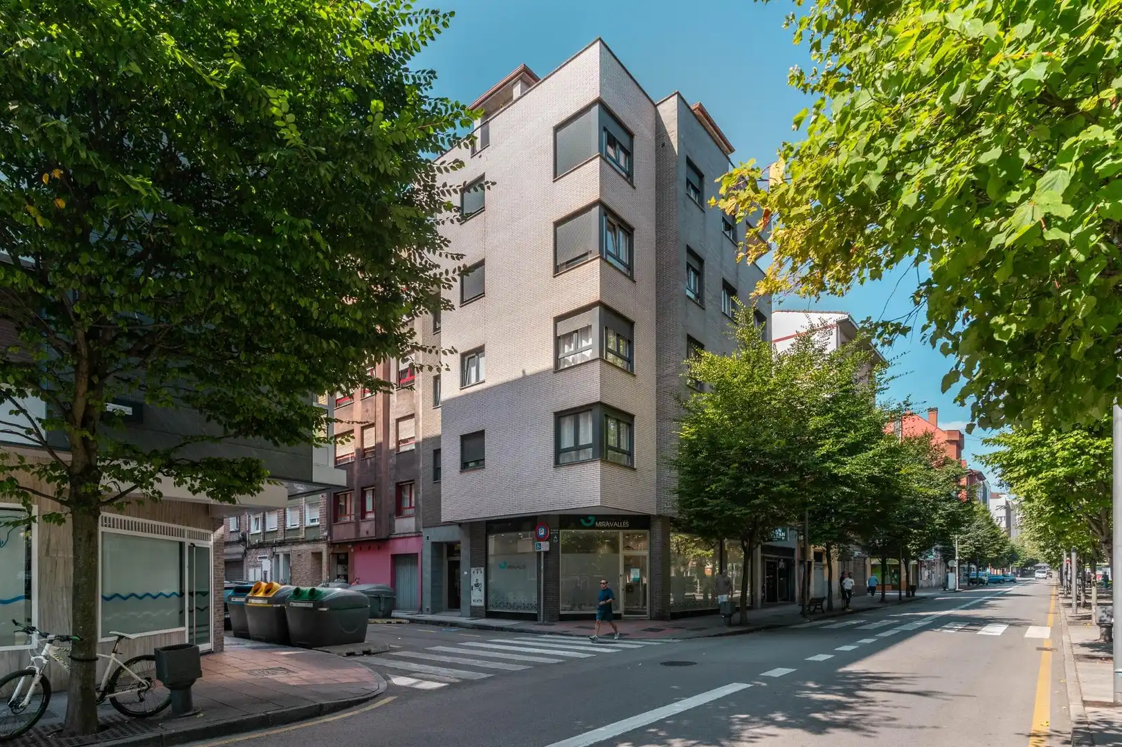 Vista exterior de Apartament en venda en Gijón  amb Calefacció, Traster i Moblat