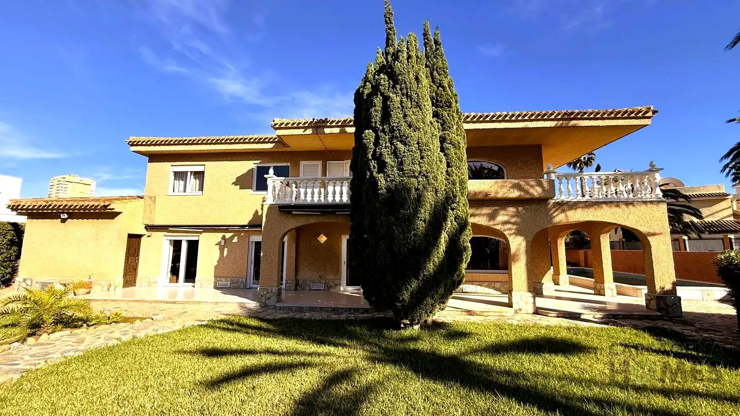 Casa amb piscina en venda a Calle Tordos 13, imagen 4
