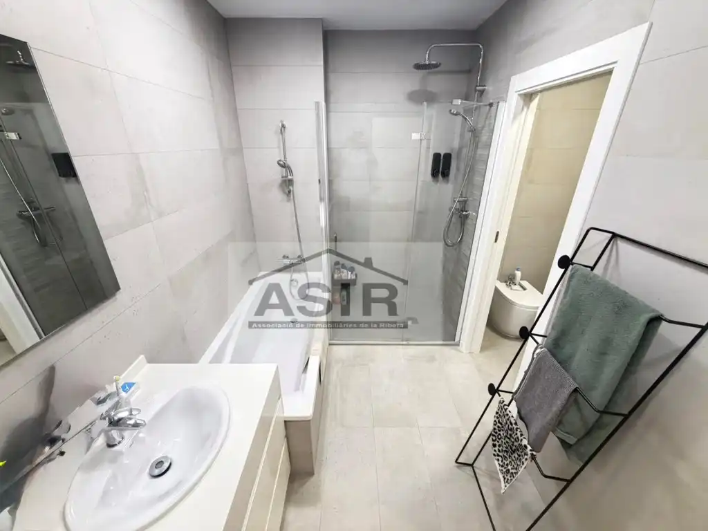 Bathroom of Flat for sale in Alzira