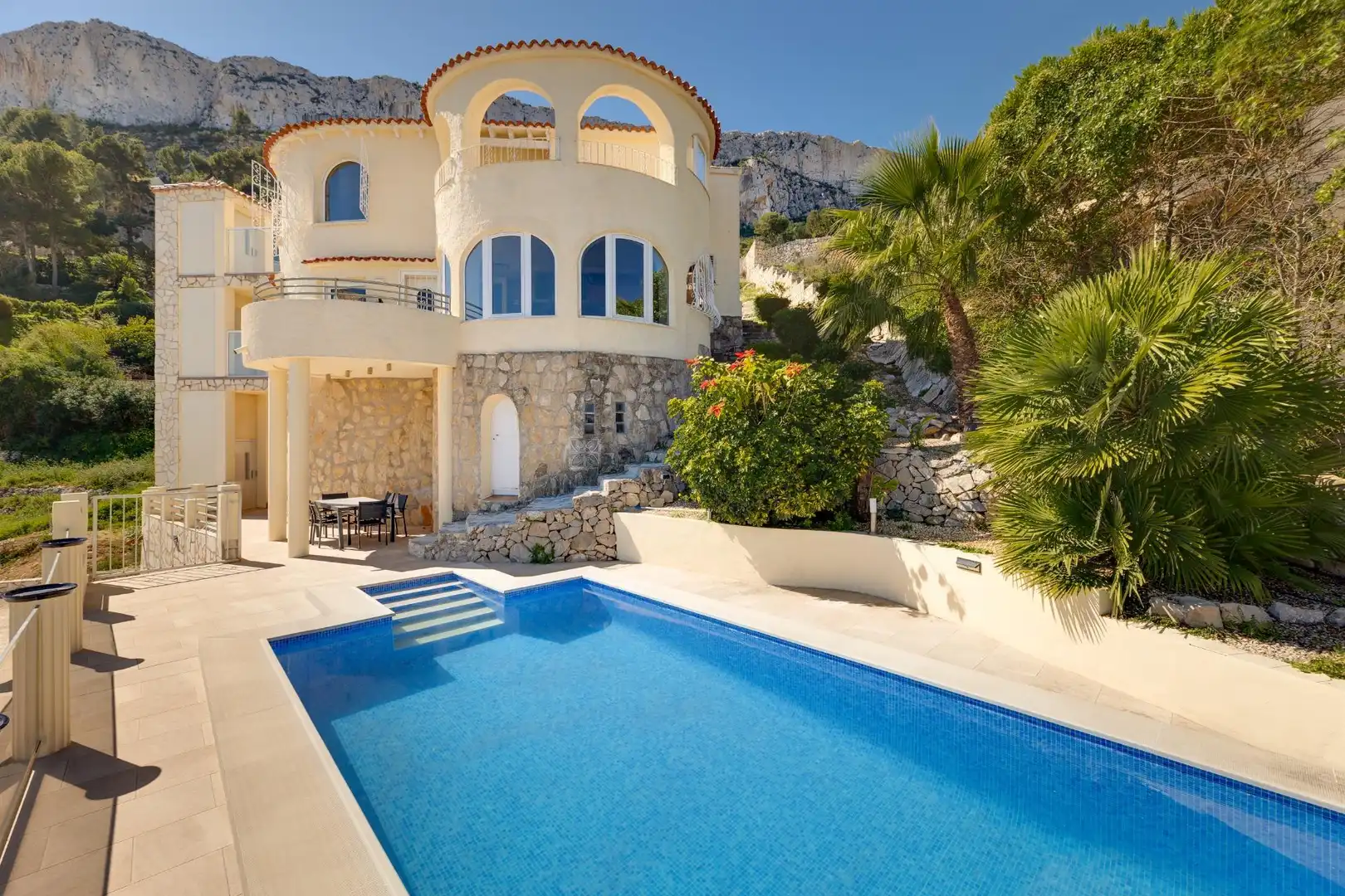 Detached house with terrace for sale in Maryvilla