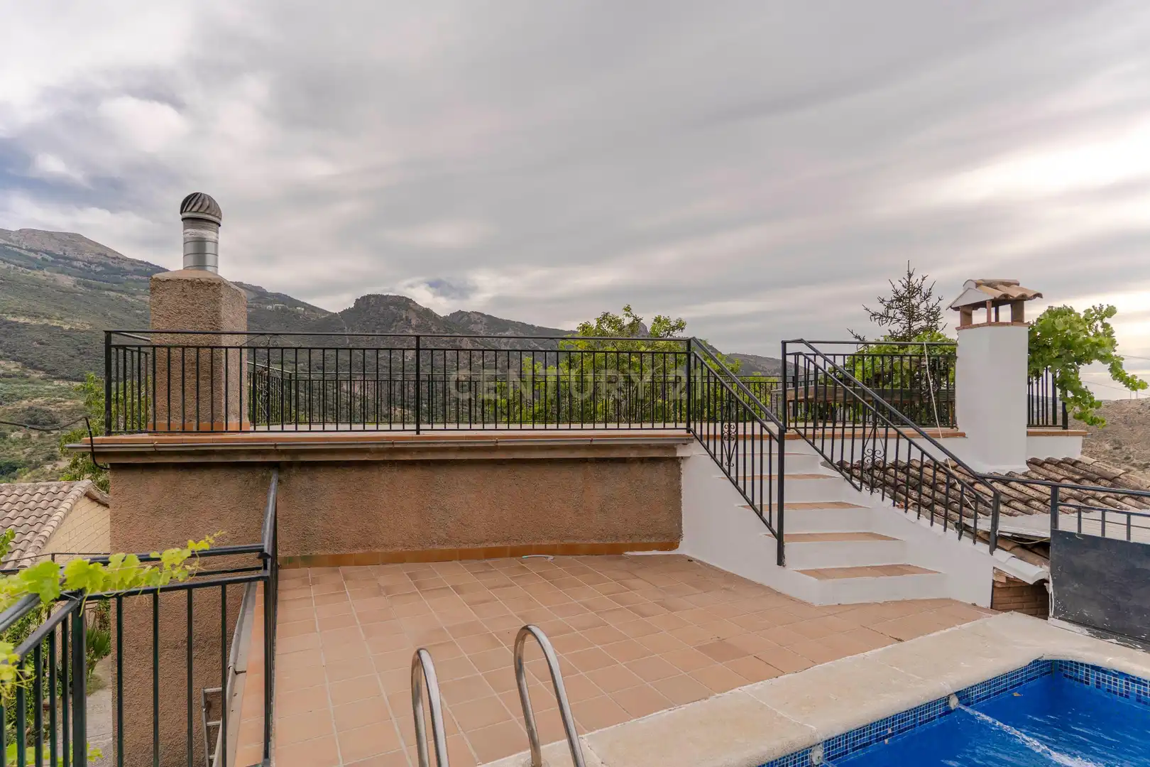 Vista exterior de Casa o chalet en venta en Güéjar Sierra con Jardín privado, Trastero y Piscina
