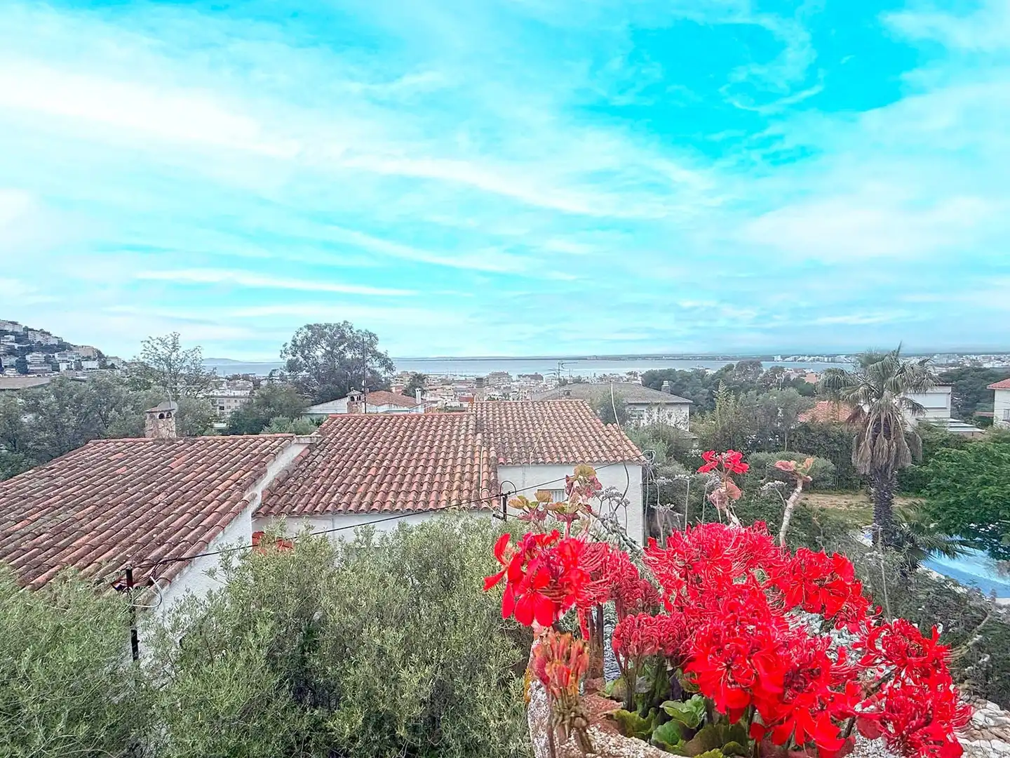 Vista exterior de Casa o xalet en venda en Roses amb Aire condicionat, Calefacció i Jardí privat