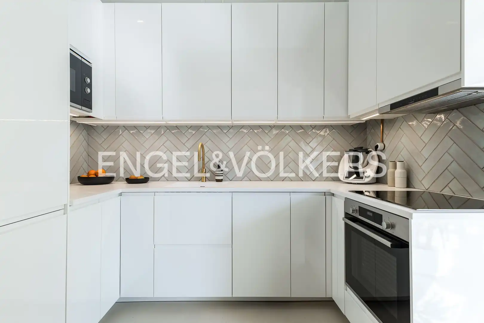 Küche von Wohnung zum Verkauf in Barcelona mit Klimaanlage, Heizung und Abstellraum