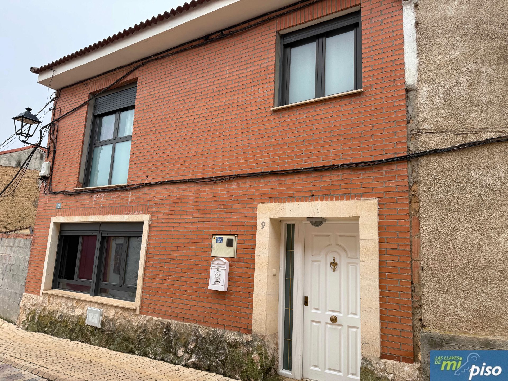 Vista exterior de Casa adosada en venda en Cigales amb Calefacció, Jardí privat i Terrassa