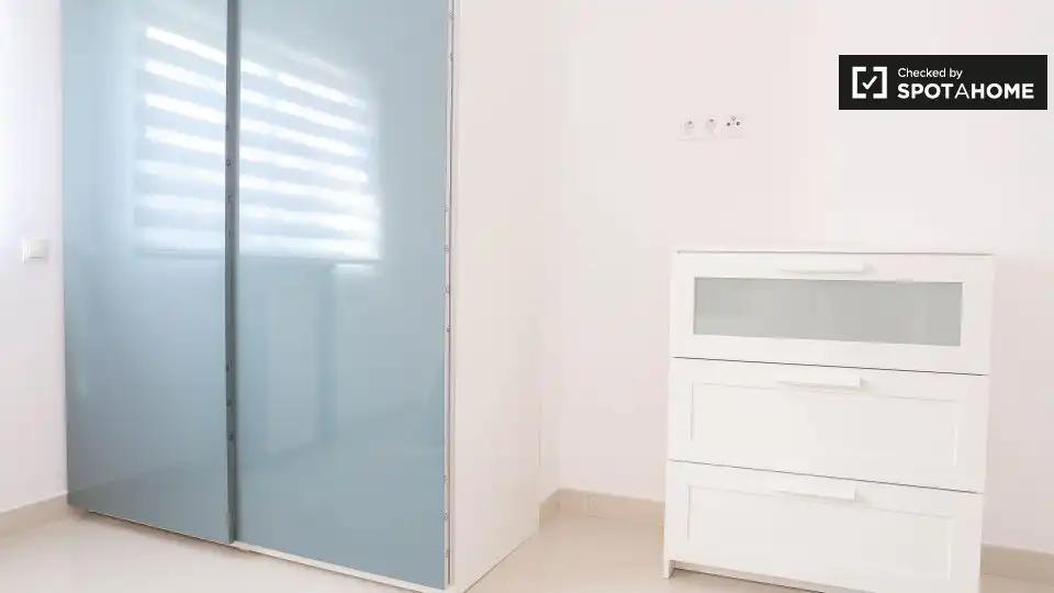 Bedroom of Flat for rent in Valencia  with Air Conditioner, Heating and Furnished