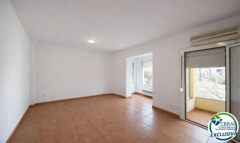 Flat with lift for sale in Centre