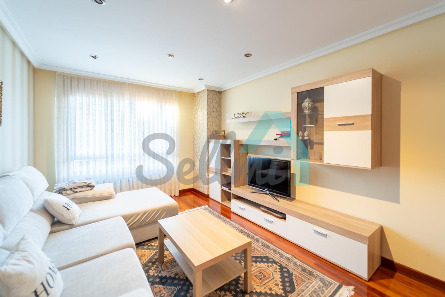 Living room of Flat to rent in Gijón   with Heating, Parquet flooring and Storage room