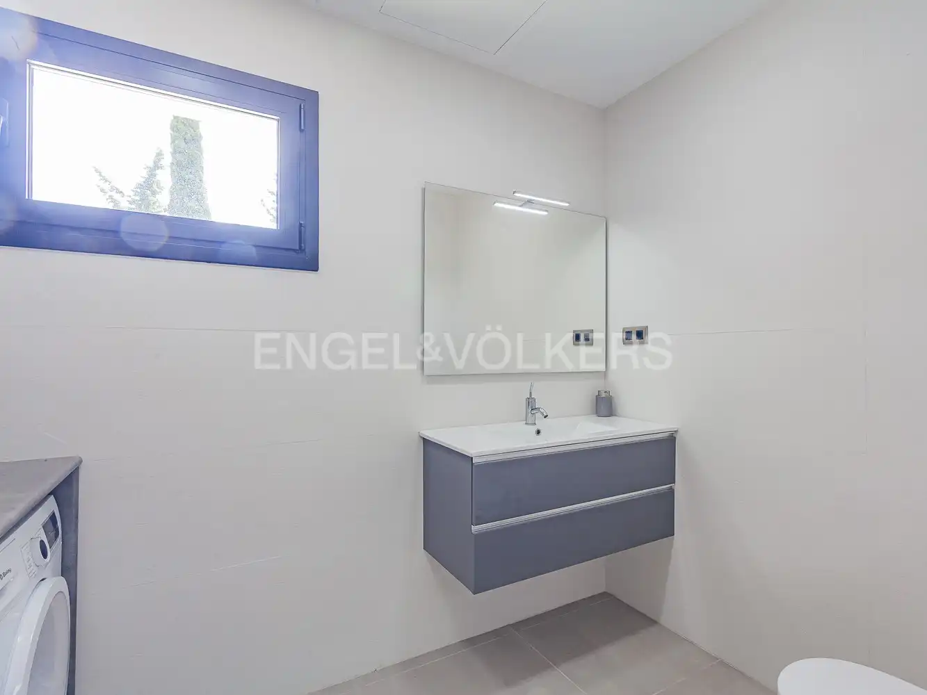 Bathroom of Houses for rent in Castelldefels  with Air Conditioner, Heating and Private garden