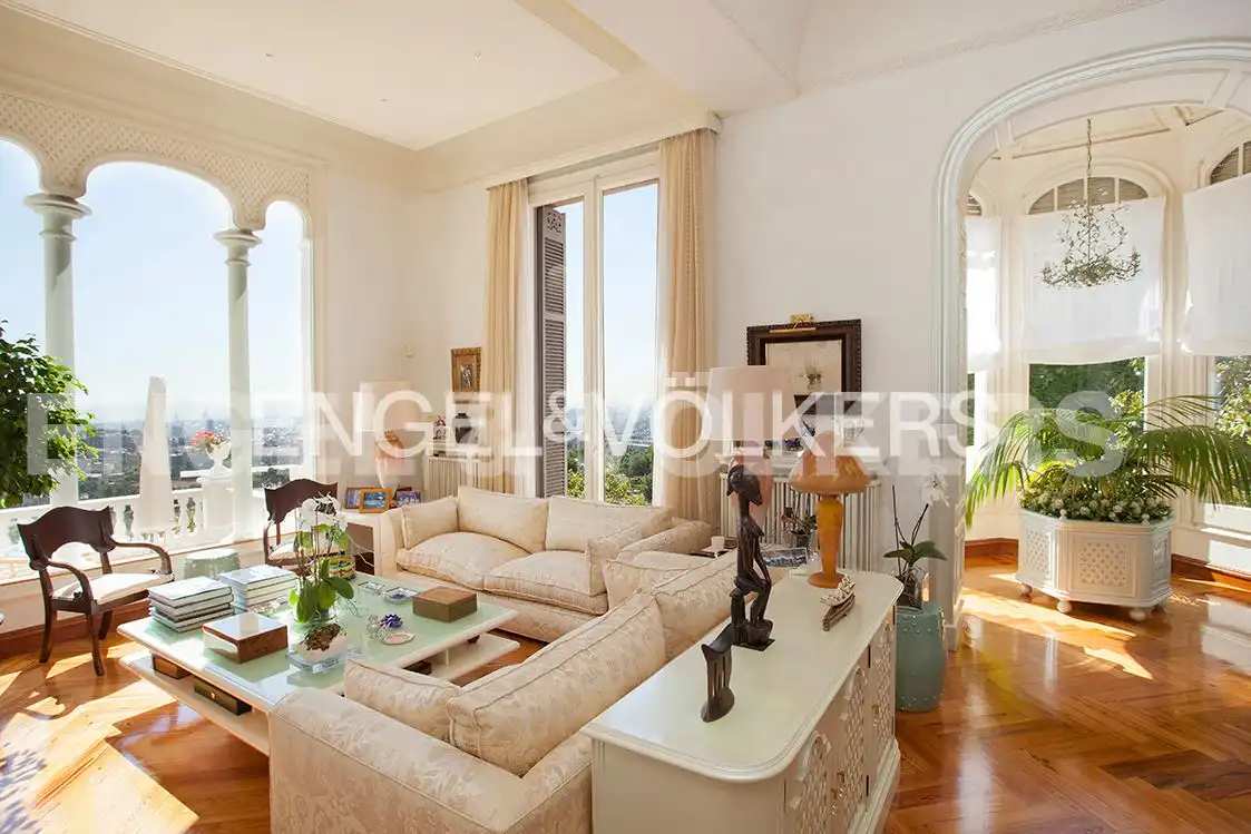 Sala d'estar de Finca rústica en venda en Barcelona amb Calefacció, Jardí privat i Parquet
