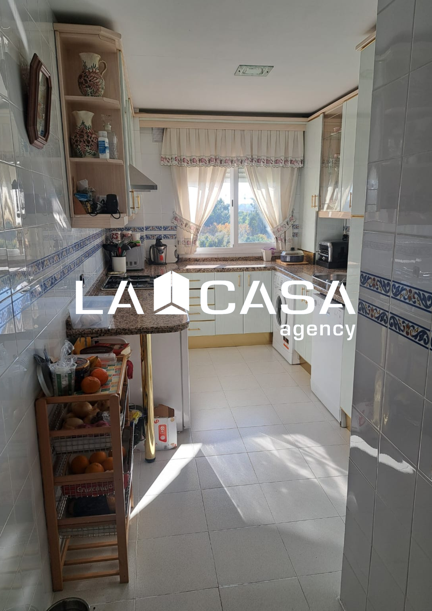 Kitchen of Flat for sale in  Sevilla Capital  with Terrace and Storage room