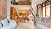 Sala de estar de Casa adosada en venta en Sant Cugat del Vallès con Terraza
