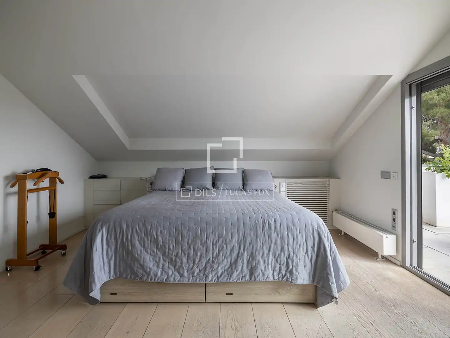 Dormitori de Casa o xalet en venda en Barcelona amb Aire condicionat, Calefacció i Jardí privat
