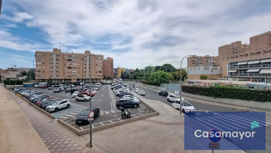 Aparcament de Oficina en venda en San Blas