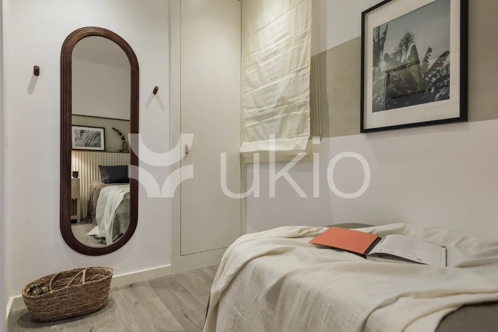 Dormitori de Apartament de lloguer en Barcelona amb Aire condicionat, Calefacció i Moblat