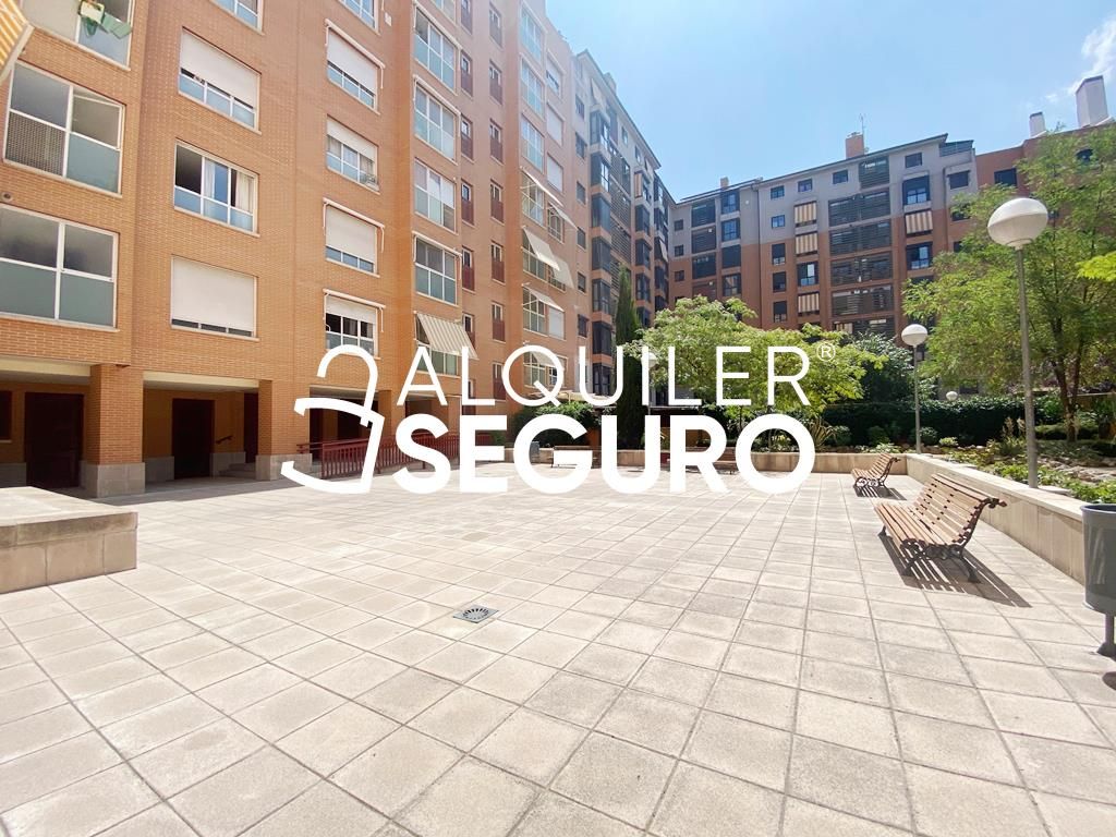 Exterior view of Flat to rent in  Madrid Capital  with Air Conditioner, Heating and Storage room