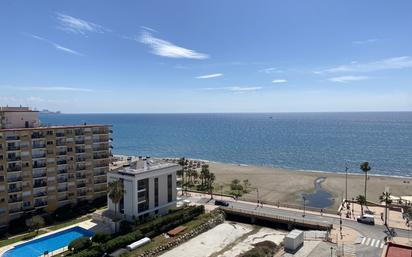 Vista exterior de Estudi en venda en Fuengirola amb Aire condicionat, Terrassa i Piscina
