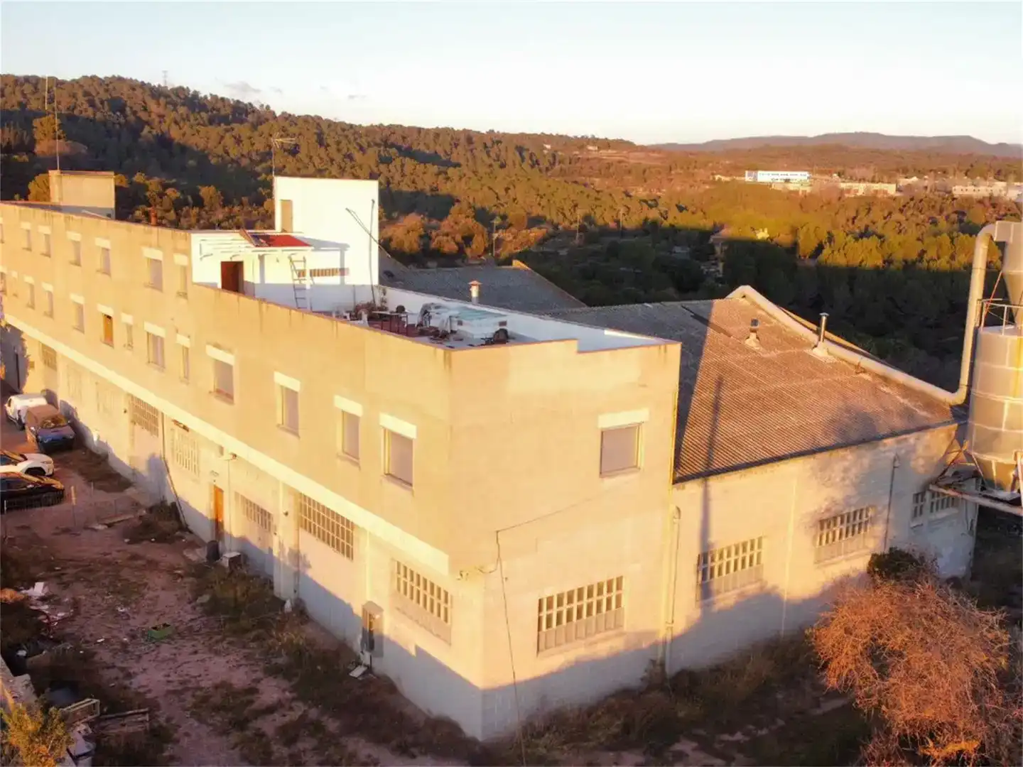 Außenansicht von Fabrikhallen zum Verkauf in Sant Feliu de Codines