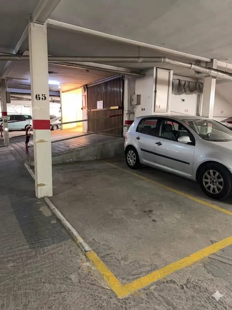 Aparcament de Apartament en venda en Torrent amb Terrassa i Moblat