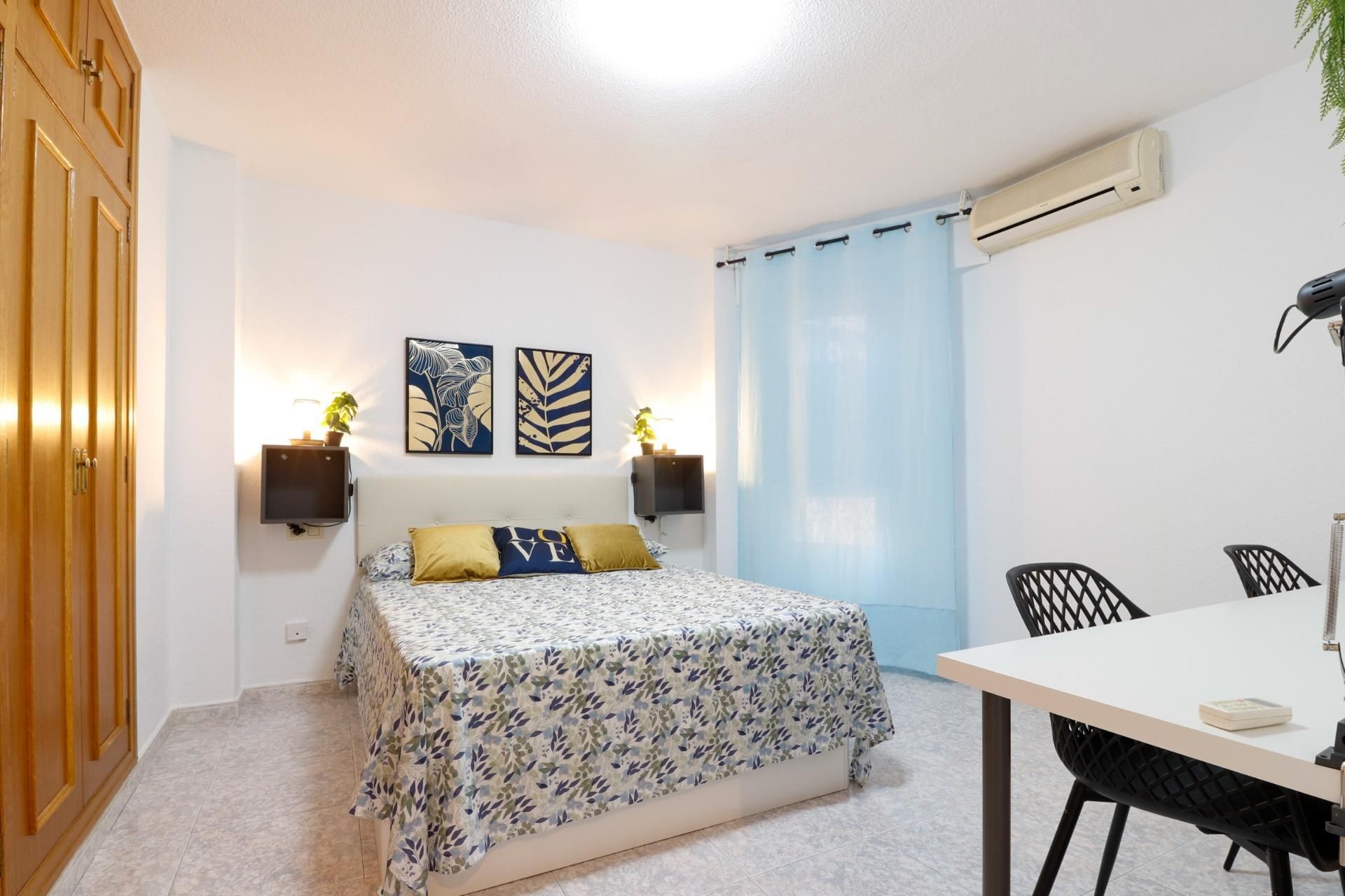 Bedroom of Flat to share in Alicante / Alacant  with Air Conditioner