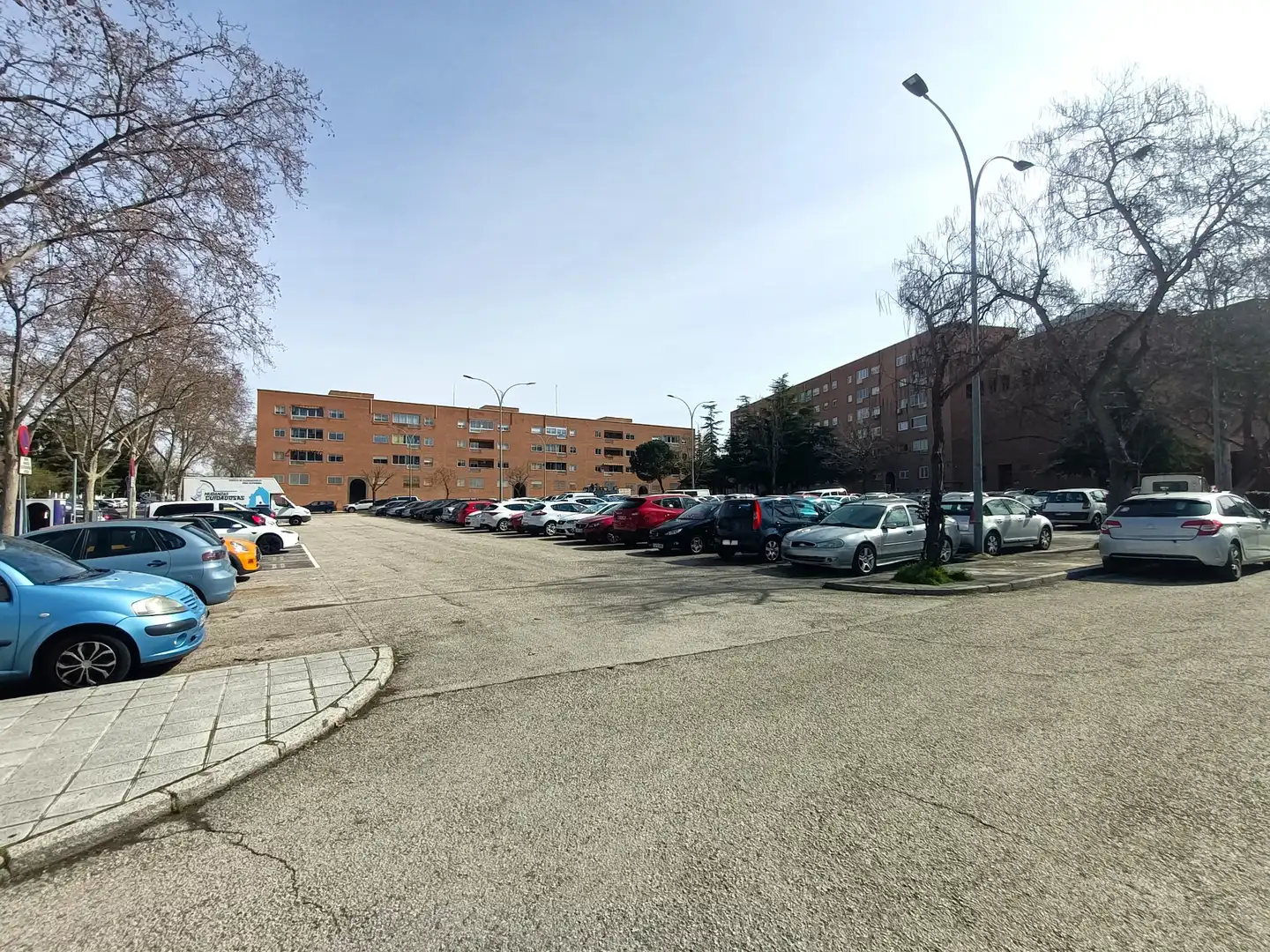 Parkplatz von Geschaftsraum zum Verkauf in Guadalajara mit Klimaanlage, Heizung und Alarm