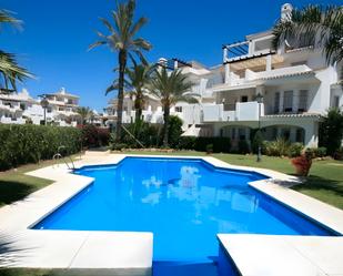 Piscina de Dúplex en venda en Marbella amb Aire condicionat i Piscina comunitària