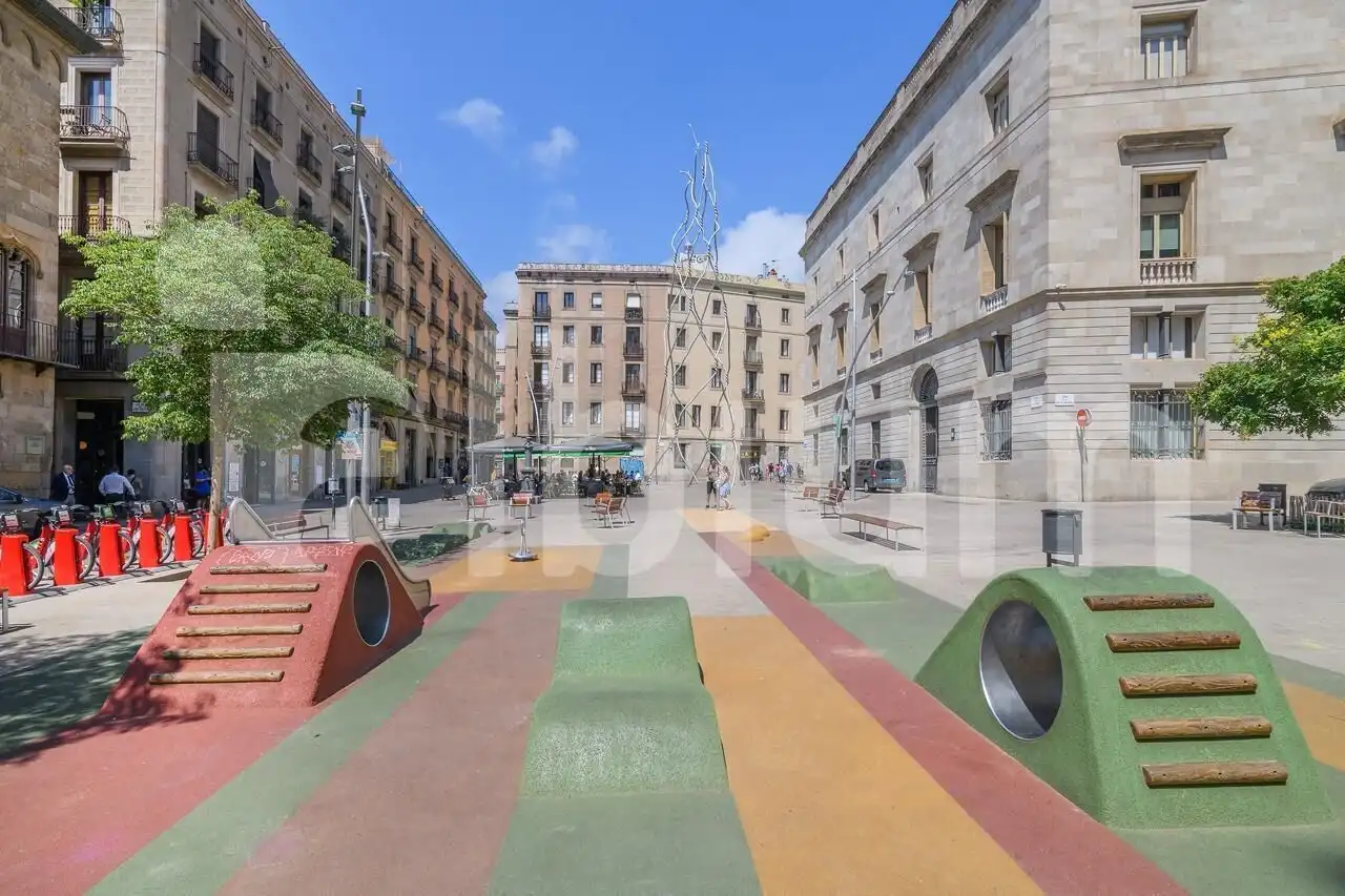 Vista exterior de Edifici en venda en Barcelona