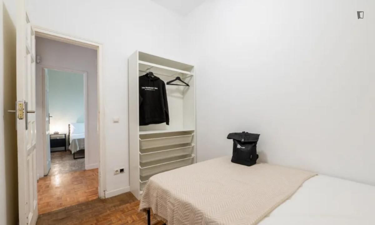 Dormitori de Apartament per a compartir en  Madrid Capital amb Aire condicionat, Calefacció i Moblat