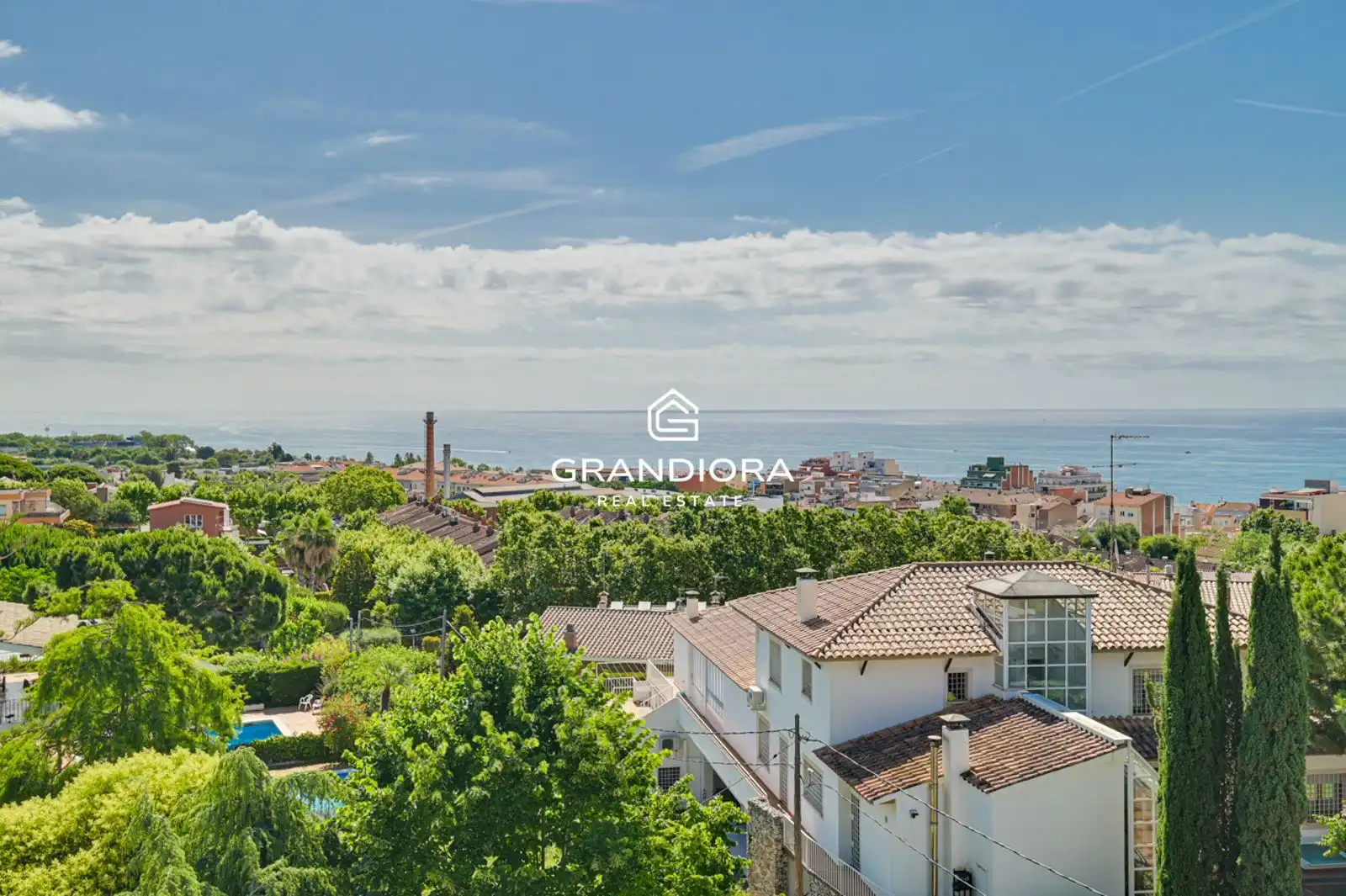 Exterior view of Houses for sale in El Masnou  with Air Conditioner, Terrace and Swimming Pool