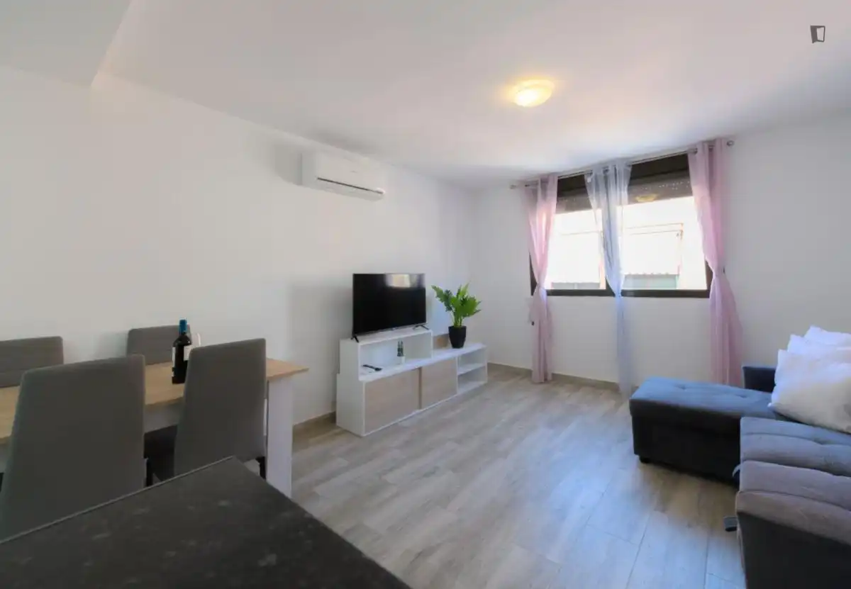 Sala de estar de Apartamento de alquiler en  Madrid Capital con Aire acondicionado, Calefacción y Amueblado