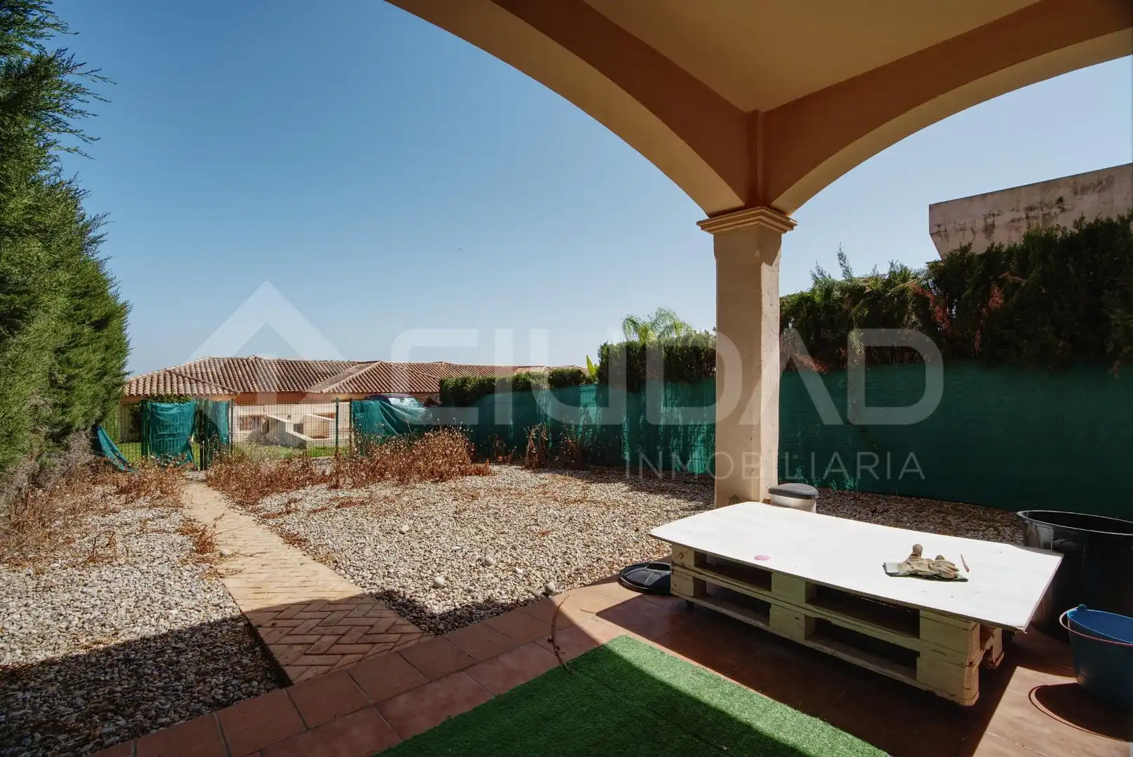 Jardín de Casa adosada en venta en Sanlúcar de Barrameda con Jardín privado, Terraza y Piscina comunitaria