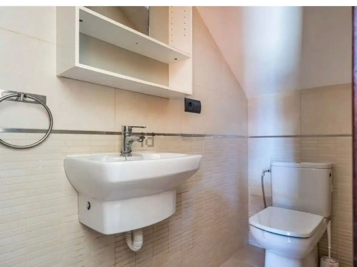Bany de Casa o xalet en venda en Guillena amb Aire condicionat i Terrassa