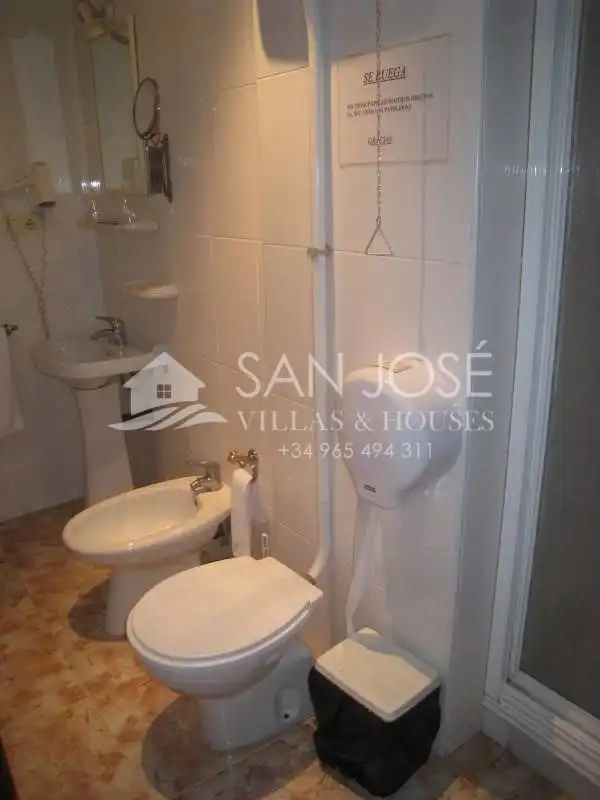 Badezimmer von Gebäude zum Verkauf in Aspe