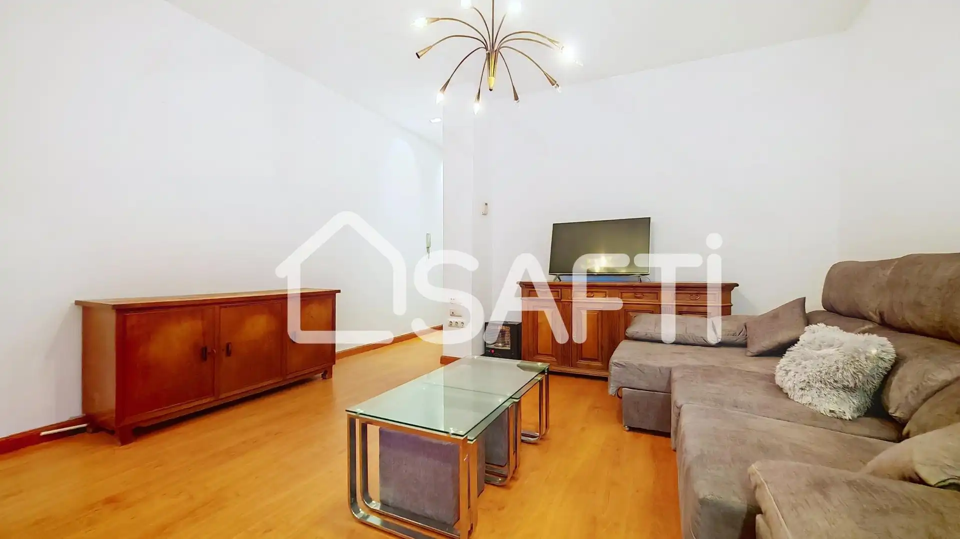Sala d'estar de Pis en venda en Gijón  amb Balcó