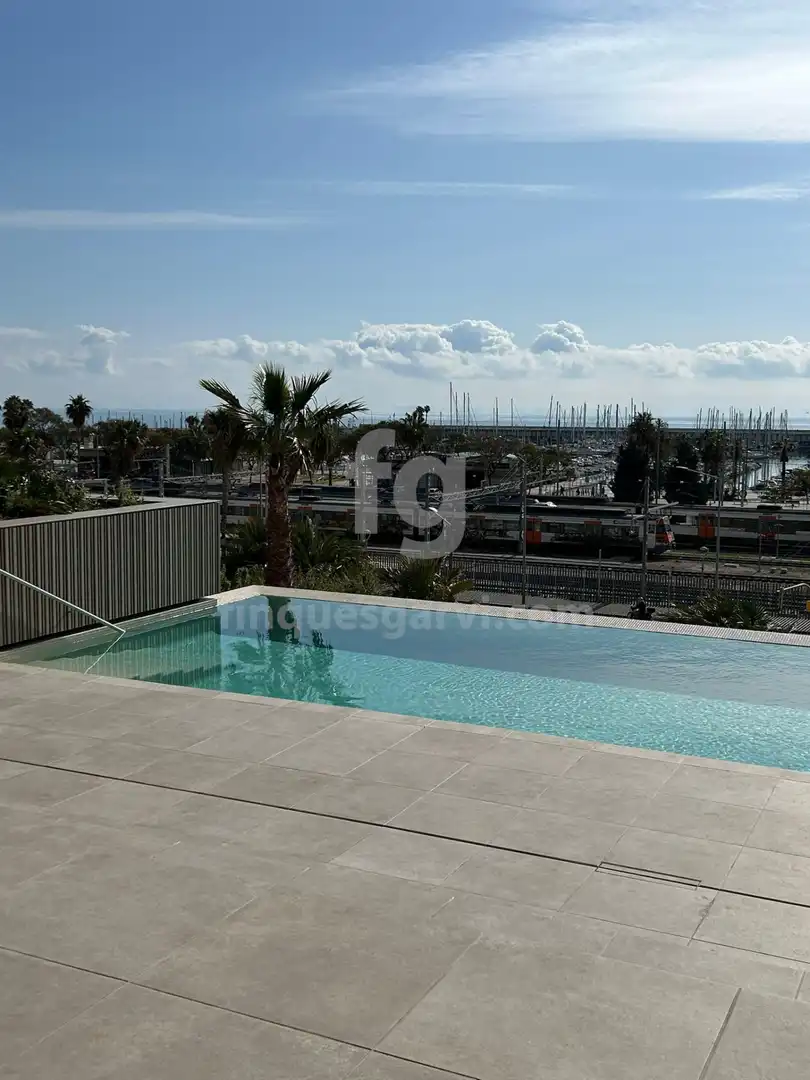 Piscina de Pis de lloguer en Mataró amb Aire condicionat, Calefacció i Terrassa