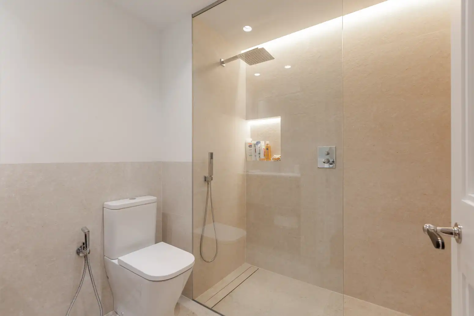 Baño de Piso de alquiler en  Pamplona / Iruña con Aire acondicionado, Calefacción y Terraza