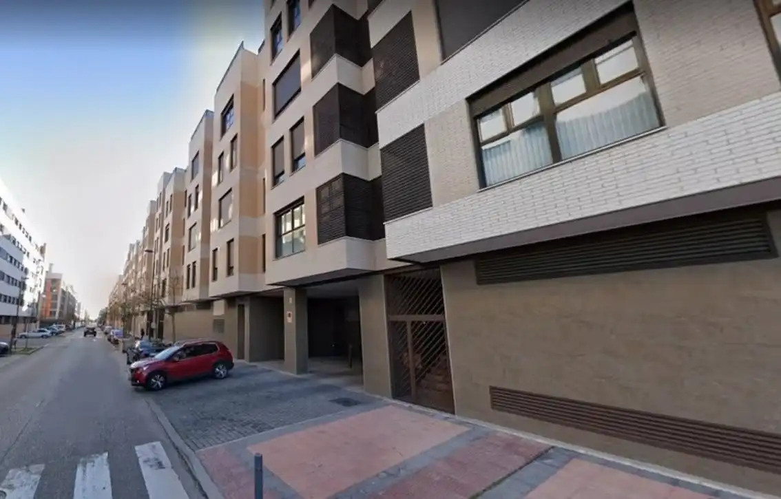 Einzelparkplatz mit Aufzug zum Verkauf in Calle de la Albanega 2, imagen 2