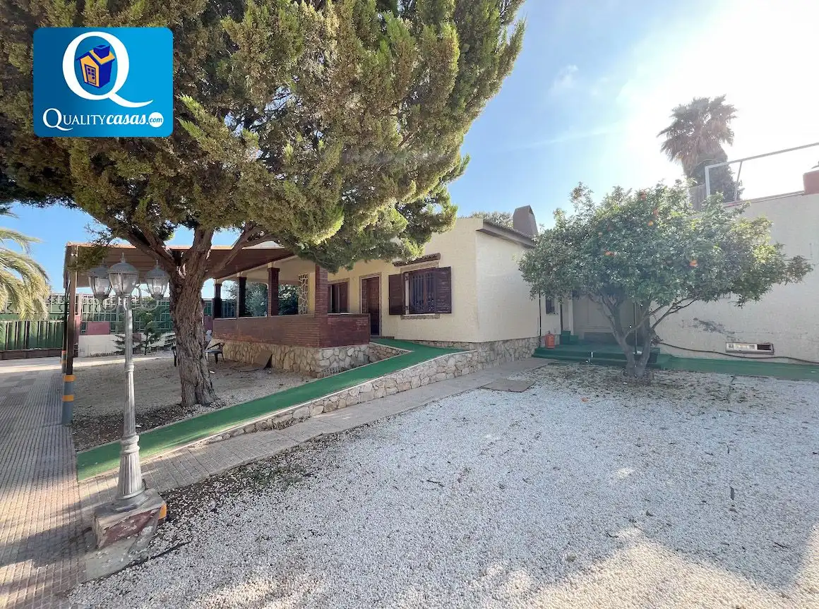 Vista exterior de Casa o xalet en venda en Alicante / Alacant amb Terrassa i Traster