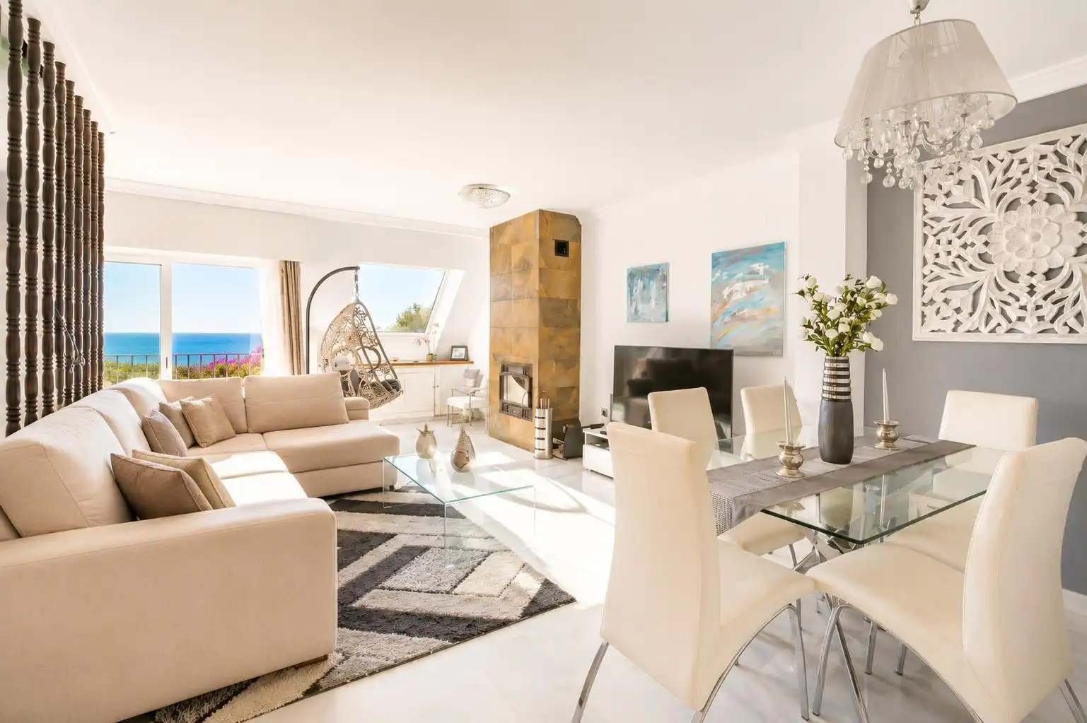 Sala d'estar de Casa adosada en venda en Estepona amb Aire condicionat, Calefacció i Jardí privat