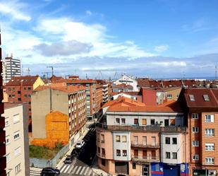 Vista exterior de Pis en venda en Gijón  amb Piscina