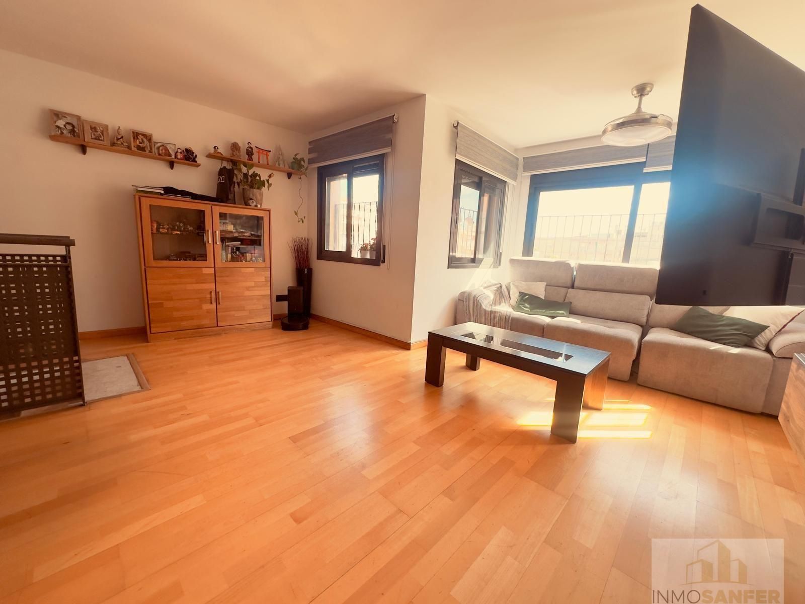 Living room of Duplex for sale in Santa Coloma de Gramenet  with Heating, Parquet flooring and Terrace