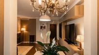 Sala d'estar de Àtic en venda en Benahavís amb Aire condicionat, Terrassa i Piscina