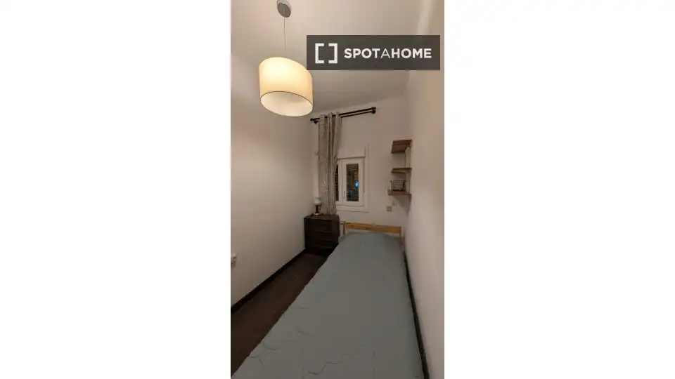 Bedroom of Flat for share in Barcelona  with Air Conditioner, Heating and Furnished