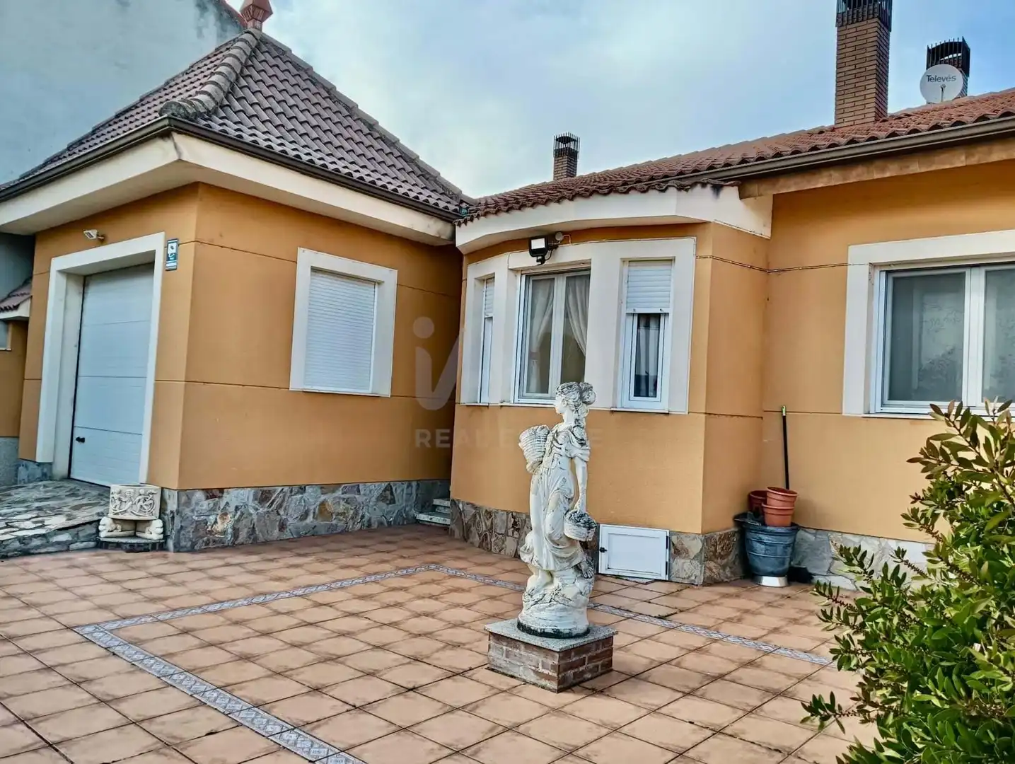 Vista exterior de Casa o chalet en venta en Soto de la Vega con Calefacción y Terraza