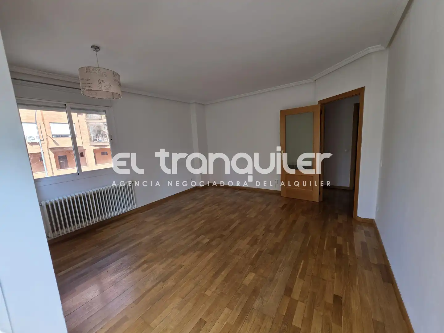 Sala d'estar de Pis de lloguer en Madrid amb Aire condicionat, Parquet i Piscina