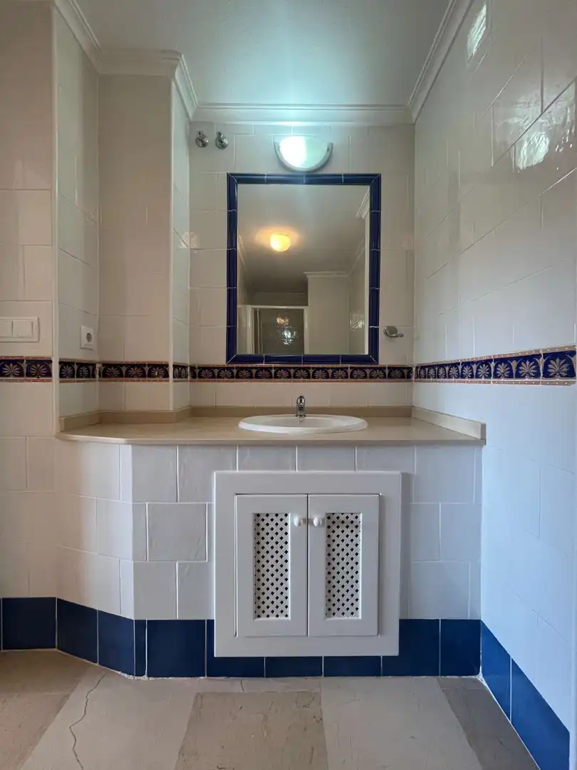 Badezimmer von Wohnungen zum Verkauf in Orihuela mit Klimaanlage, Terrasse und Schwimmbad