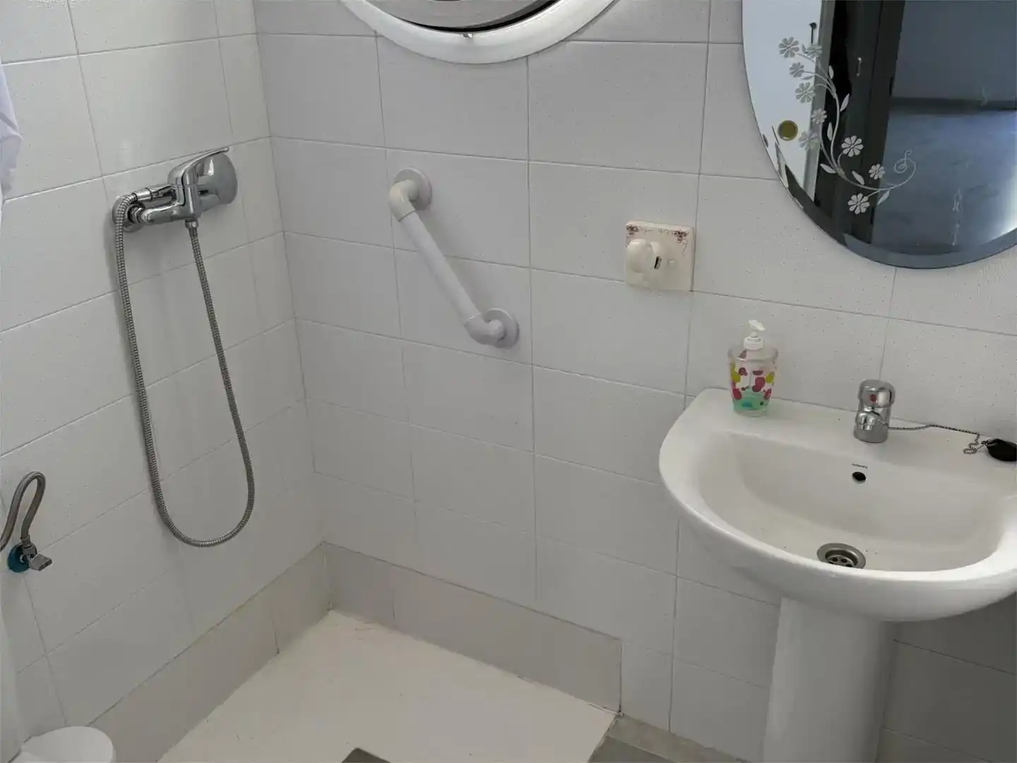 Bany de Pis en venda en Dos Hermanas amb Aire condicionat, Jardí privat i Piscina